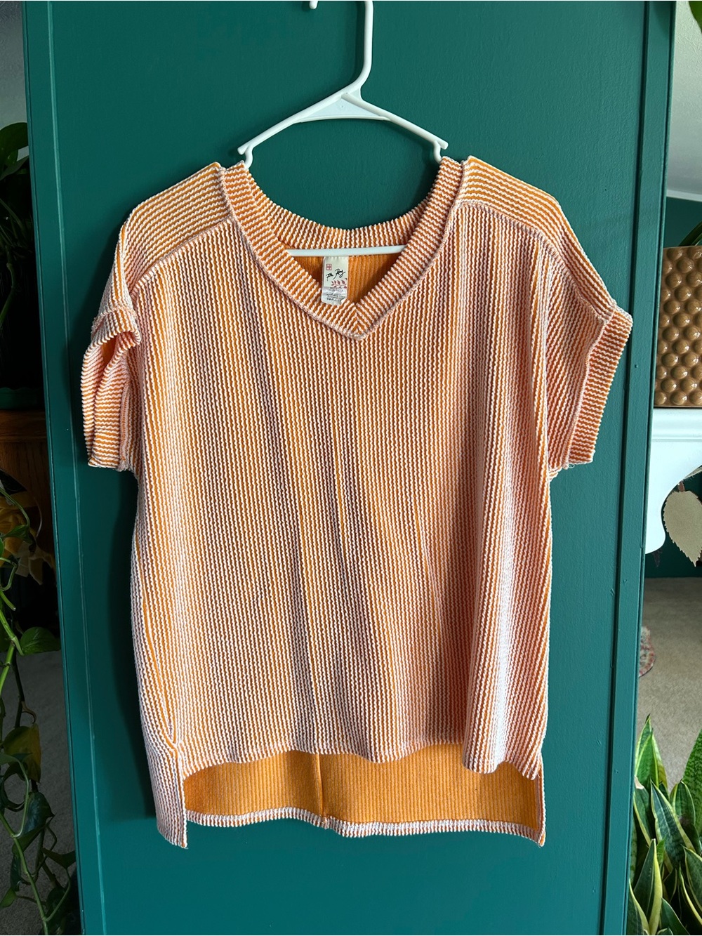 7th Ray Peach and White Short Sleeve Ribbed V Neck
